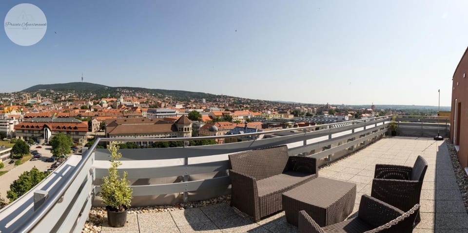 Balcony/Terrace, City view