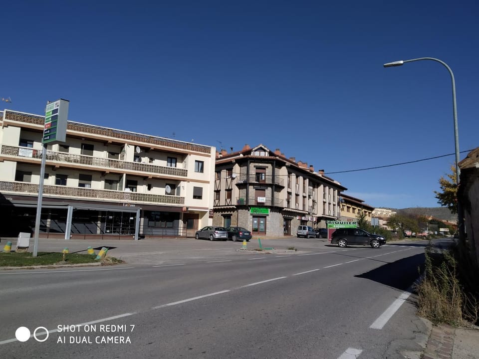Neighbourhood, Location