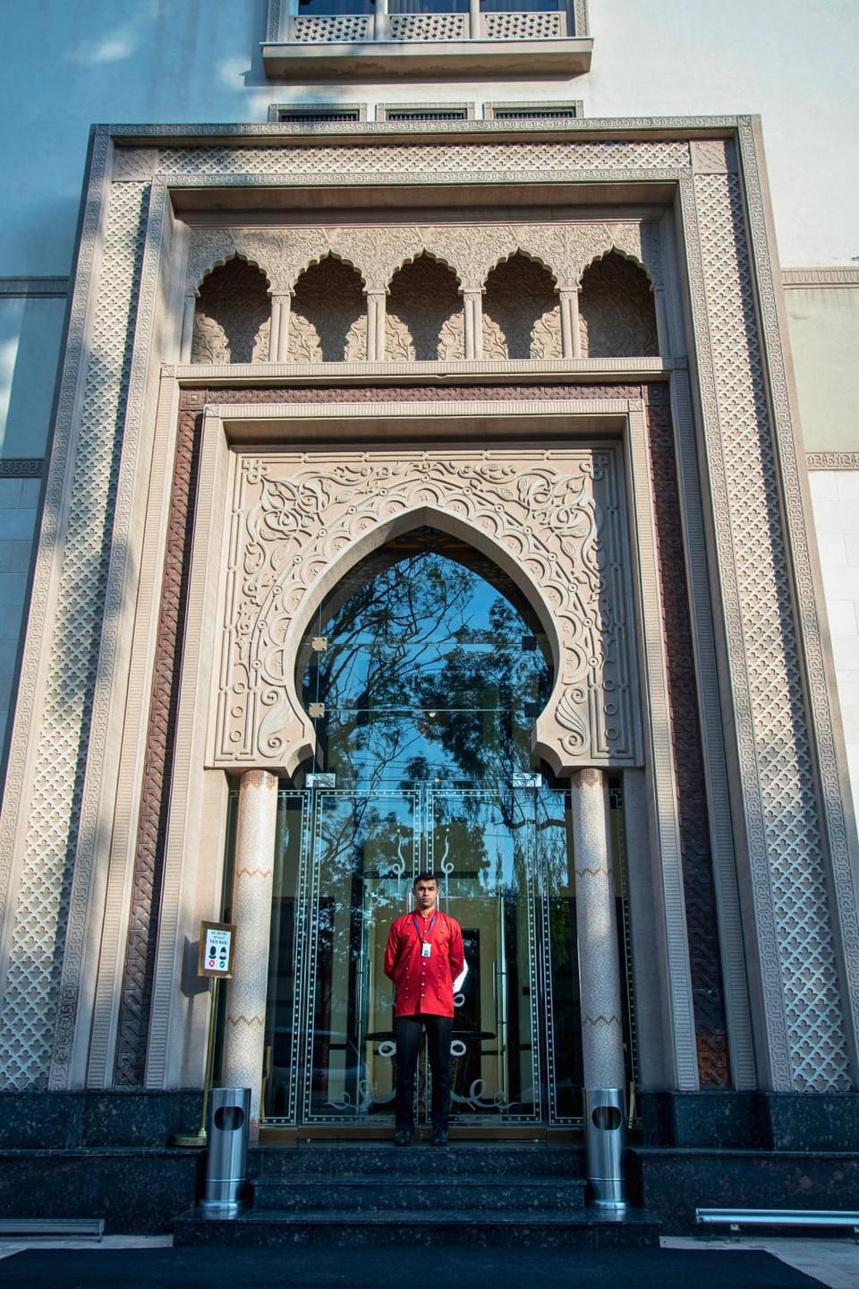 Property building, Staff, Facade/entrance