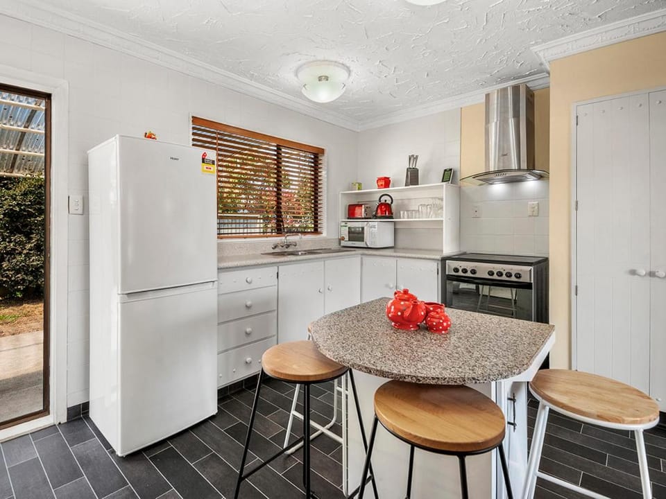 Heathcote Cottage - Taupo Holiday Home House in Taupo