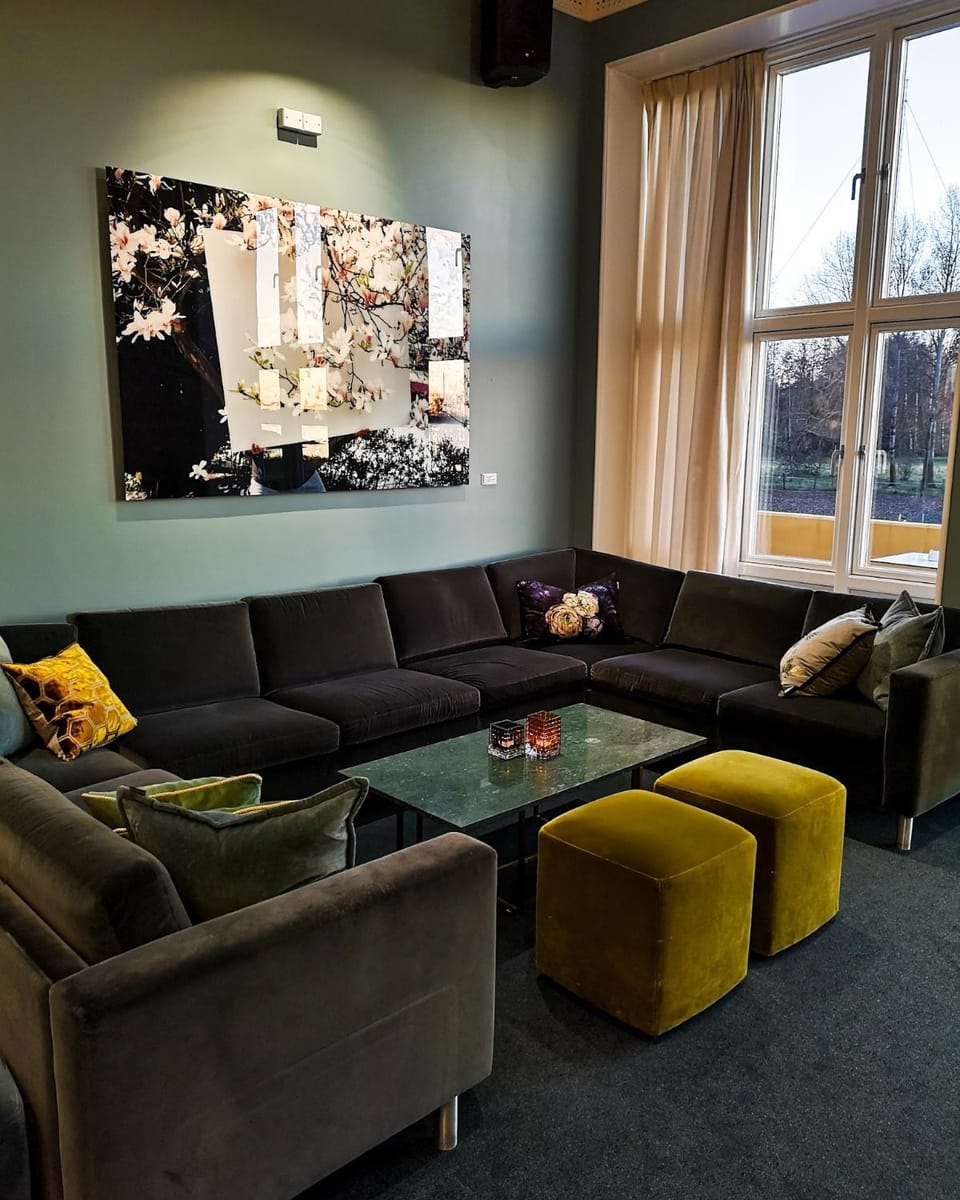 Communal lounge/ TV room