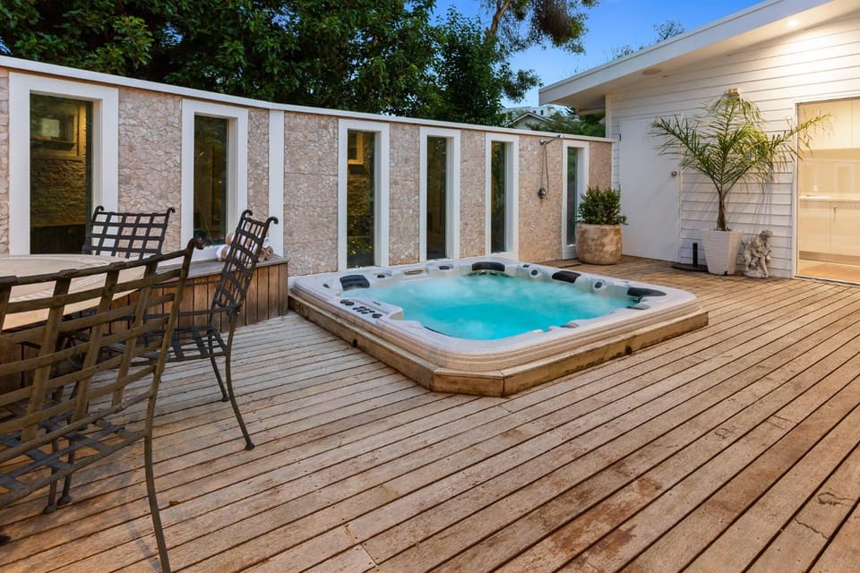 Patio, BBQ facilities, Hot Tub, Dining area