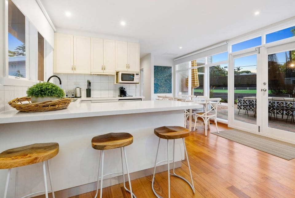 Kitchen or kitchenette, Dining area, dishwasher, minibar, pet friendly, toaster