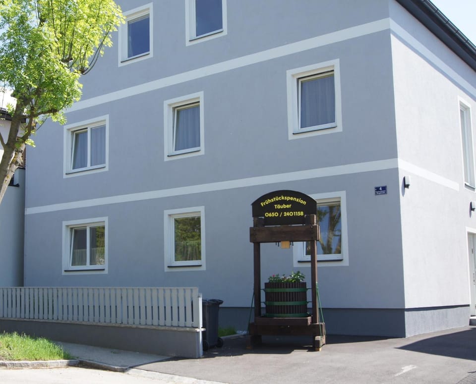 Property building, Facade/entrance