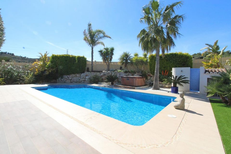 Hot Tub, Swimming pool