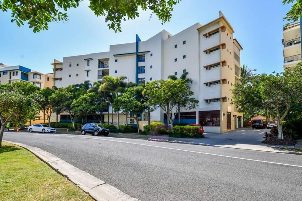 Property building, Street view, Parking