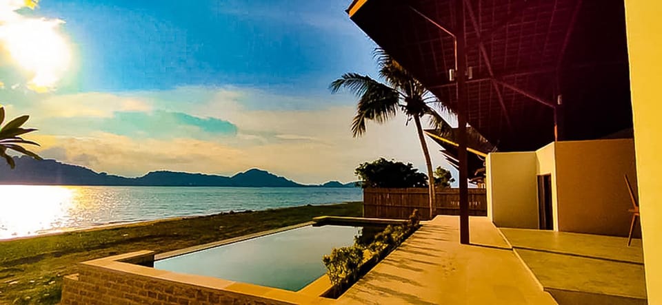 Property building, Sea view, Swimming pool