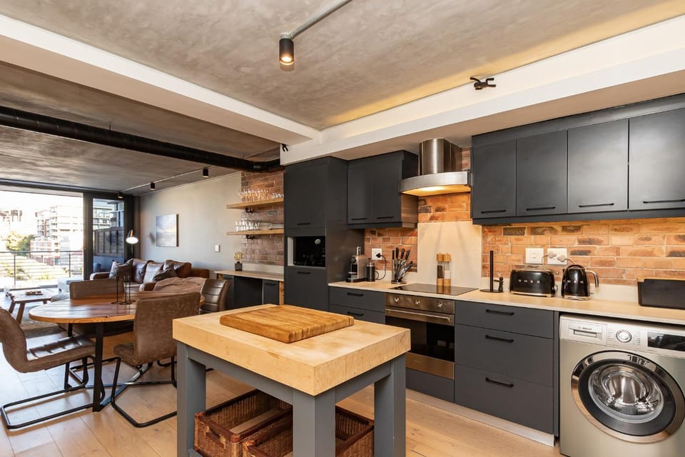 Dining area, kitchen