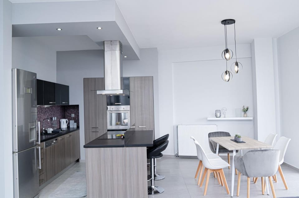 Dining area, kitchen
