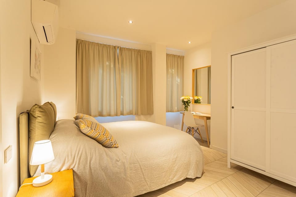 Bed, Photo of the whole room, Bedroom, wardrobe, air conditioner