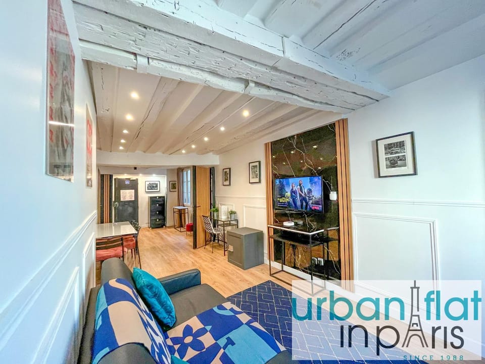 100 - Luxury 2 Bedroom - Beaubourg Marais Apartment in Paris