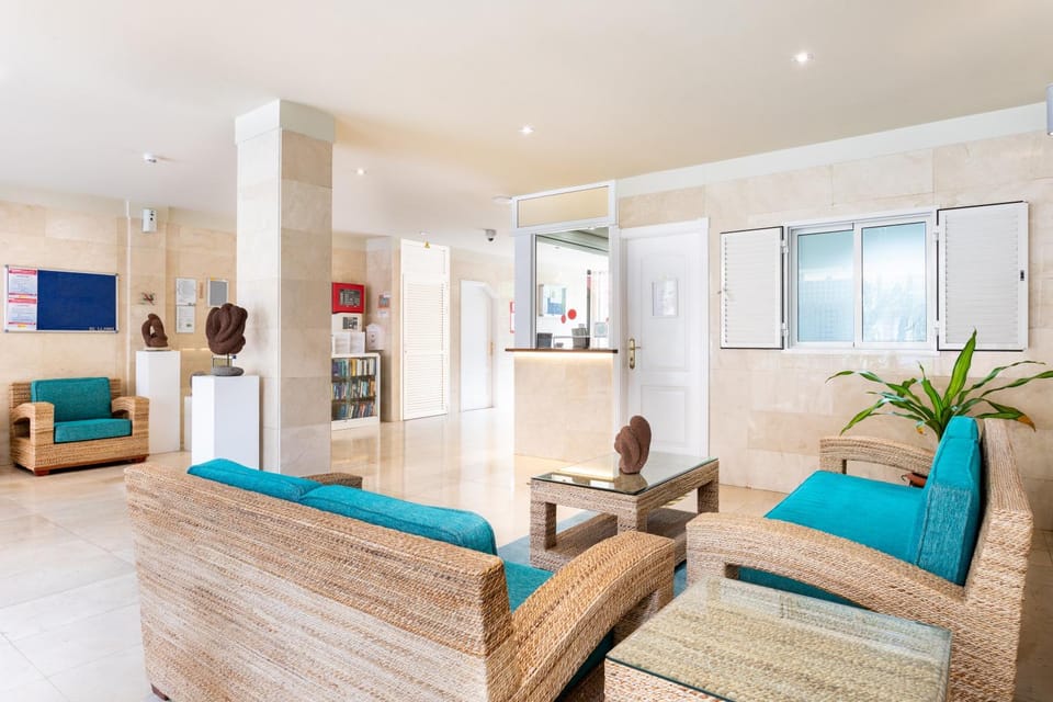 Lobby or reception, Internal: Not applicable to any particular room