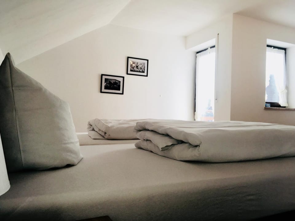 Bed, Balcony/Terrace, Bedroom