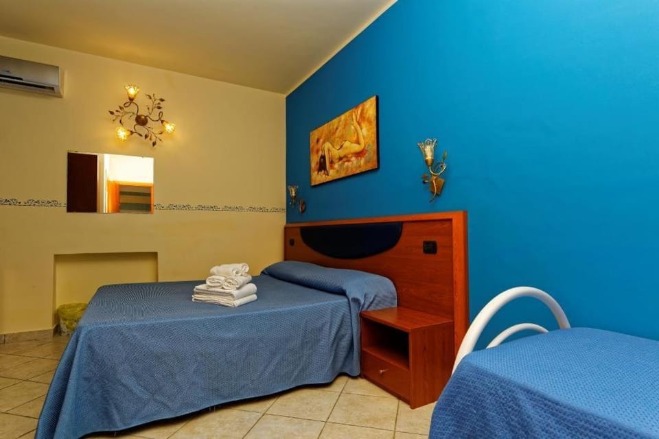 Bed, Decorative detail, Bedroom, On site