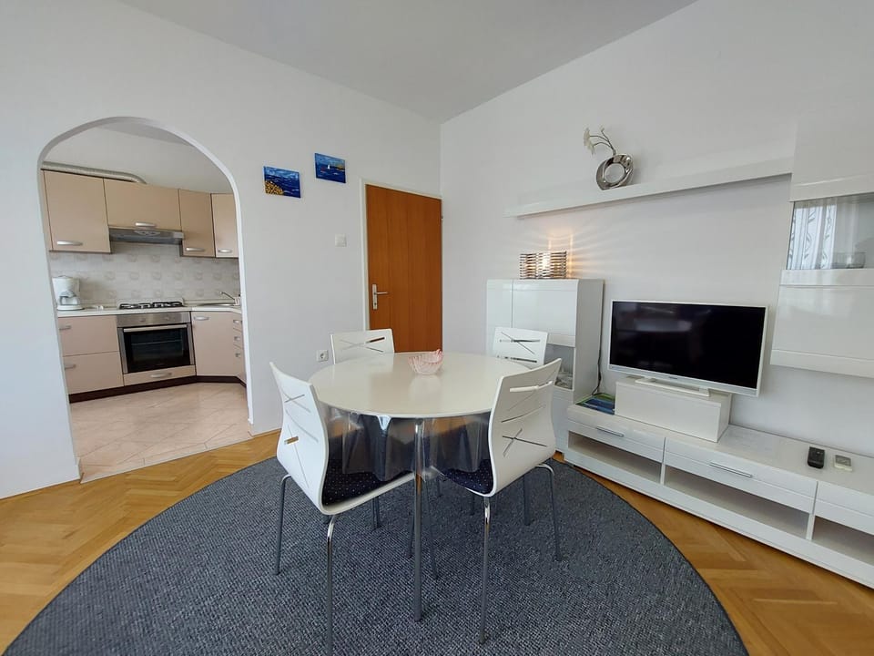 TV and multimedia, Living room, Dining area