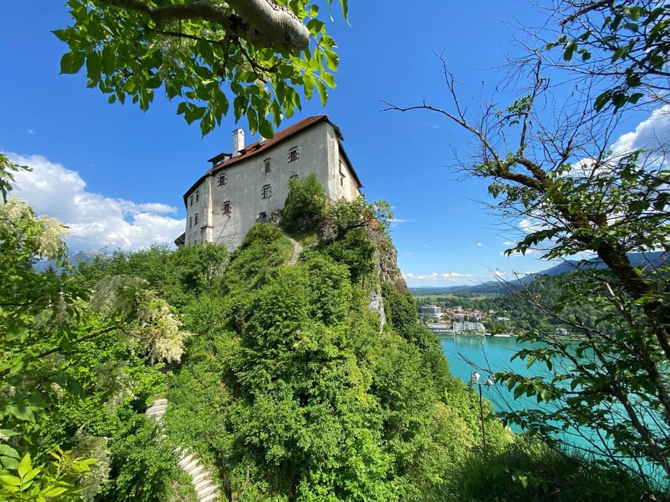 Nearby landmark, Day, Natural landscape, Lake view, Mountain view