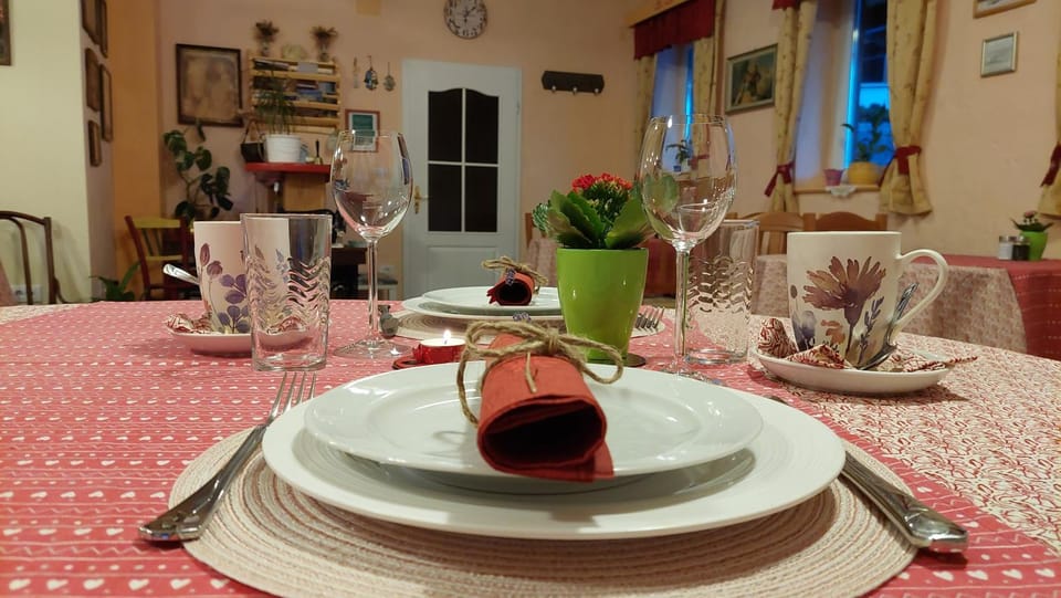 Food and drinks, Dining area, Food, Drinks