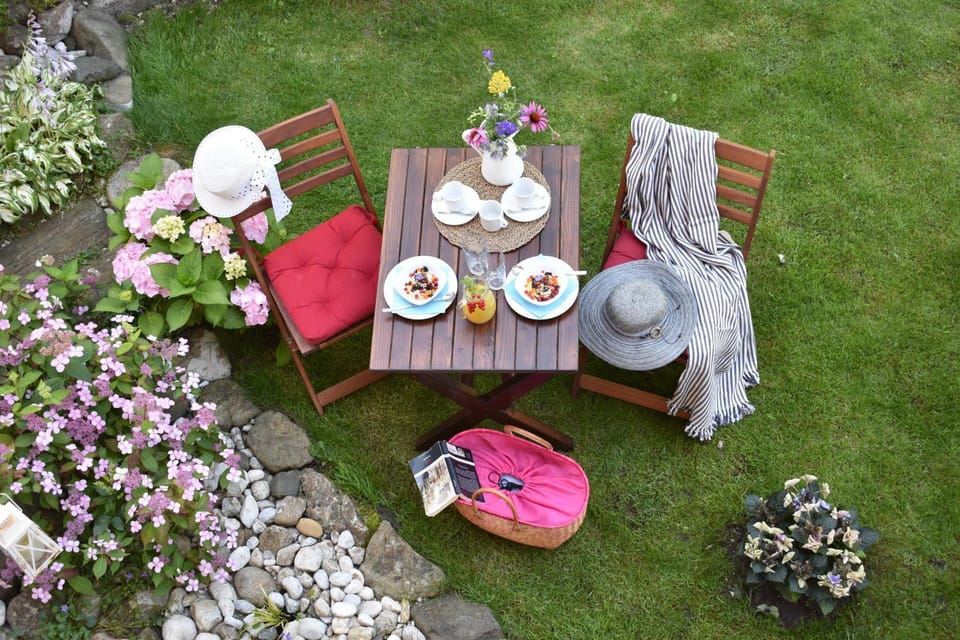 Patio, Day, Garden, Food and drinks, Food, Garden view, Drinks