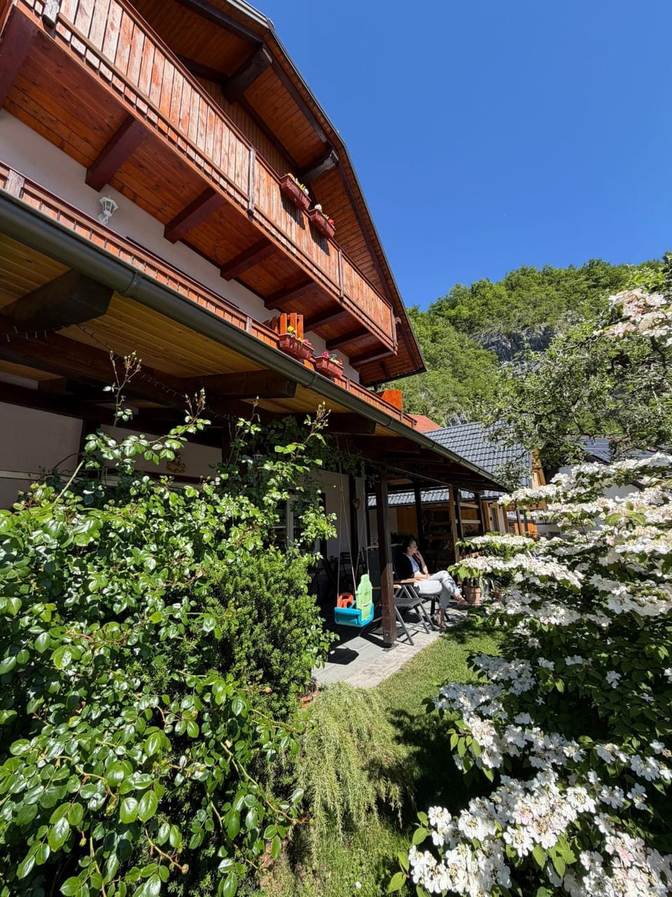Property building, Patio, Day, Garden, Garden view