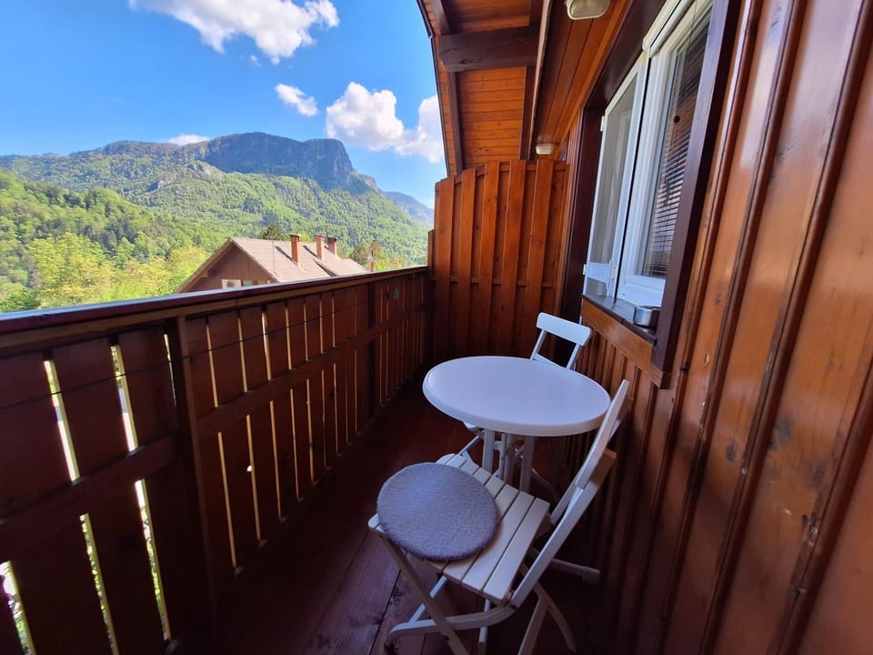 Patio, Day, Natural landscape, View (from property/room), Balcony/Terrace, Mountain view
