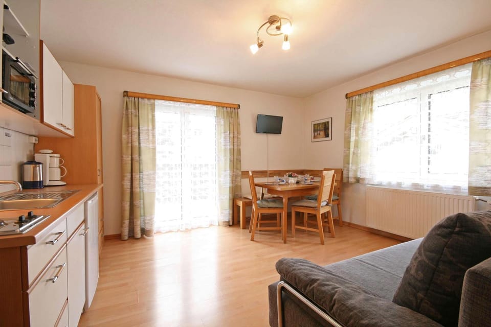 Dining area, Food, Food, Lunch, Lunch, Dinner, Dinner