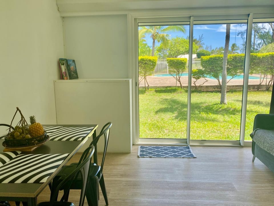 Garden, Living room