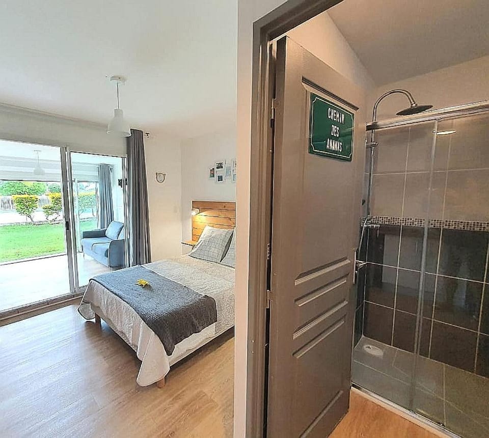 Bathroom, Photo of the whole room, Bedroom