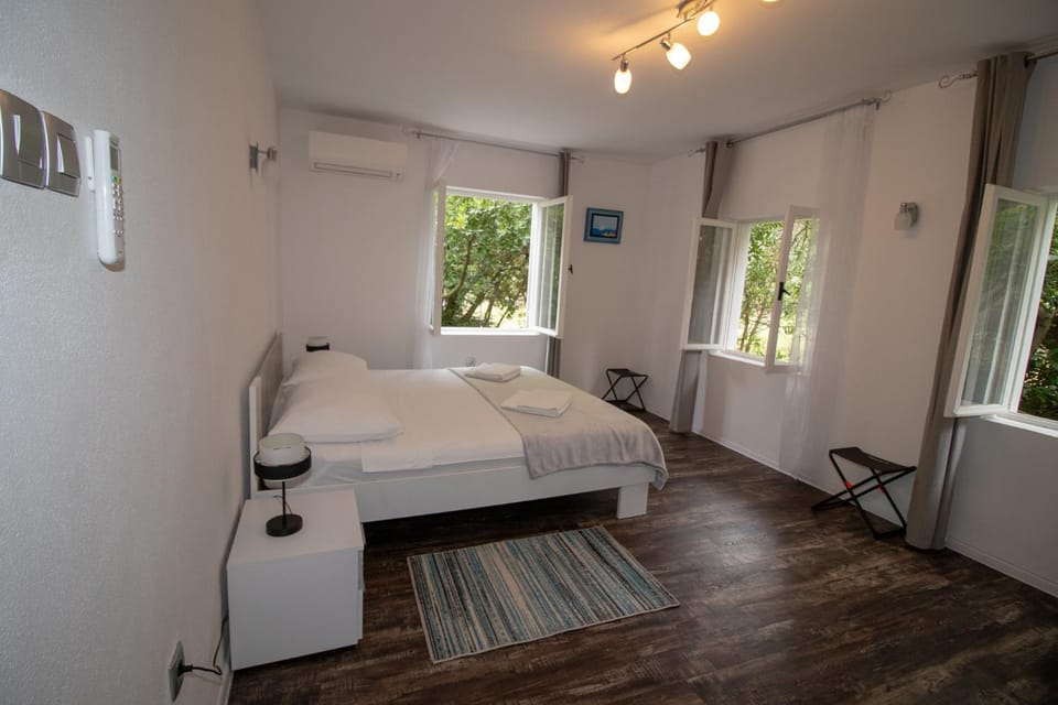 Bedroom, wardrobe