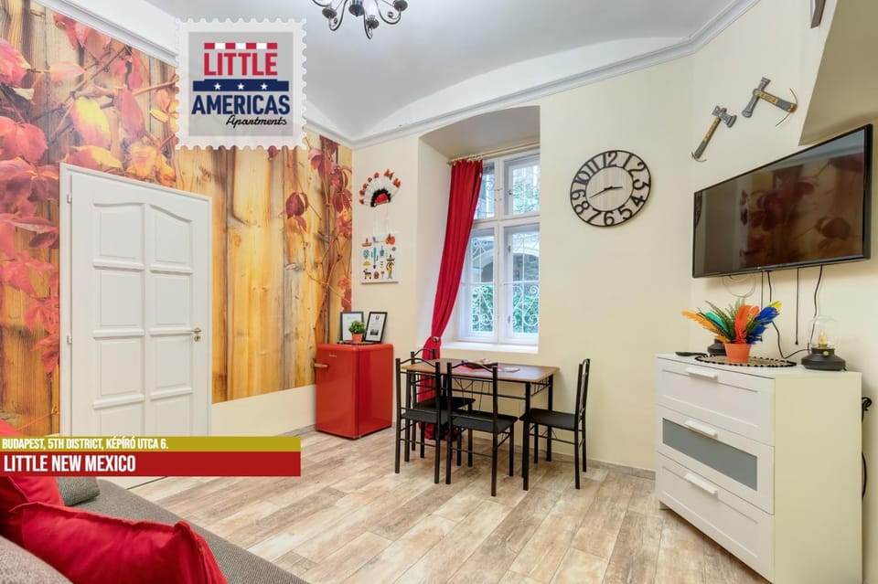 TV and multimedia, Kitchen or kitchenette, Living room, Seating area, Dining area