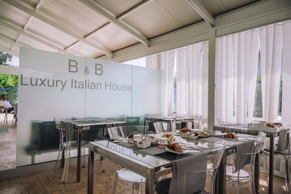 Banquet/Function facilities, Seating area, Meeting/conference room, Breakfast, Italian breakfast