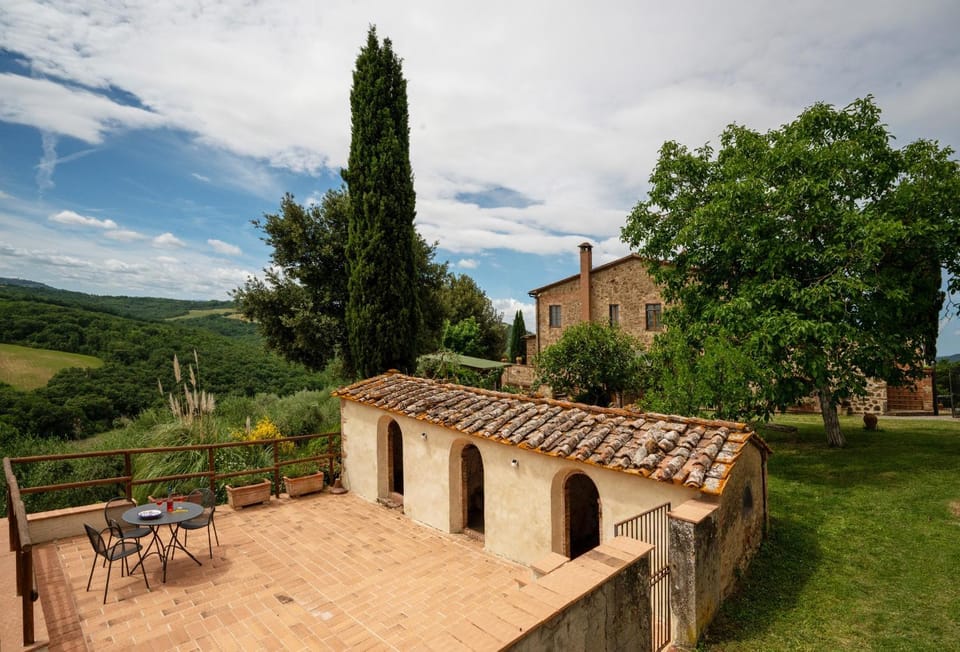 Property building, Facade/entrance, Garden, Balcony/Terrace, Garden view