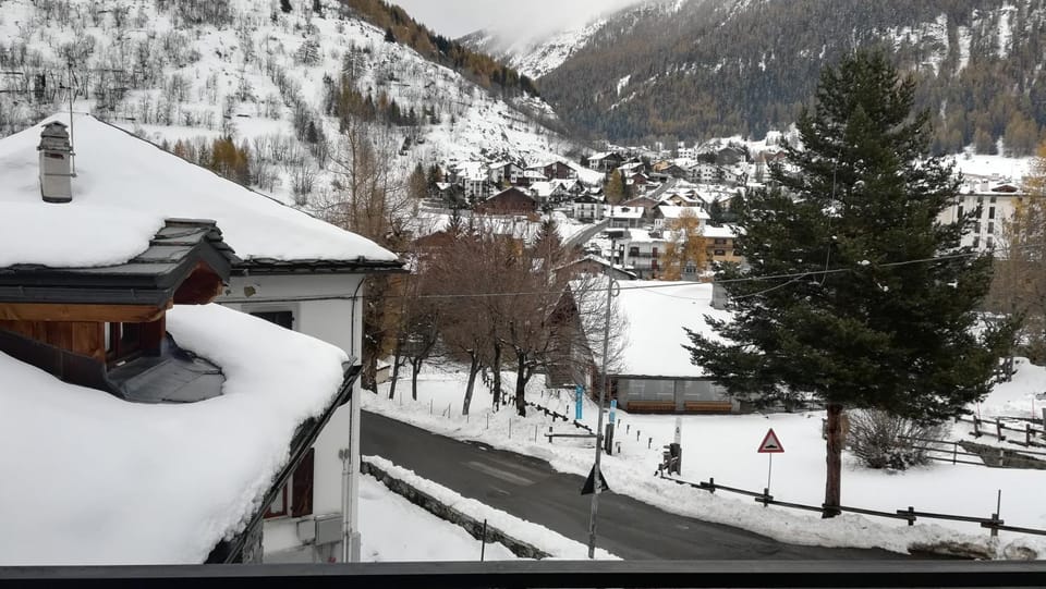 Winter, Street view