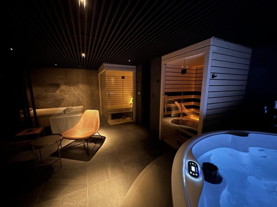 Hot Tub, Sauna, Spa and wellness centre/facilities