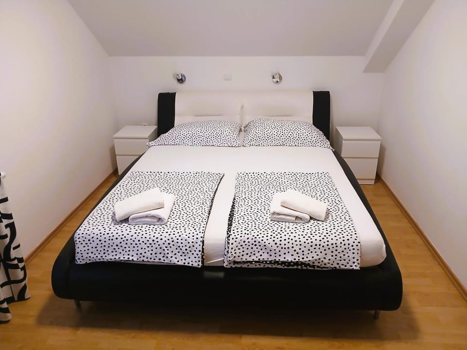 Guest House Pri Treh Lipah Bed and Breakfast in Slovenia