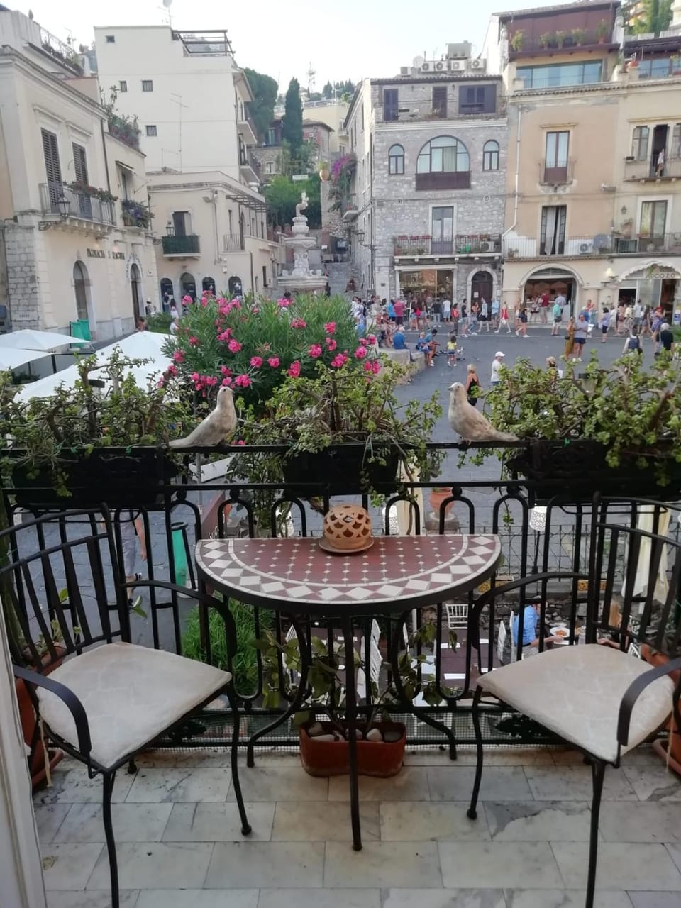Nearby landmark, Balcony/Terrace, City view
