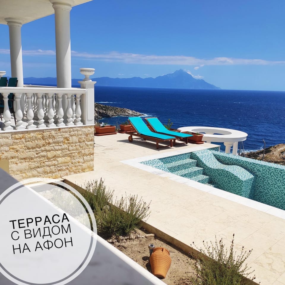 Property building, Balcony/Terrace, Evening entertainment, Swimming pool, Breakfast