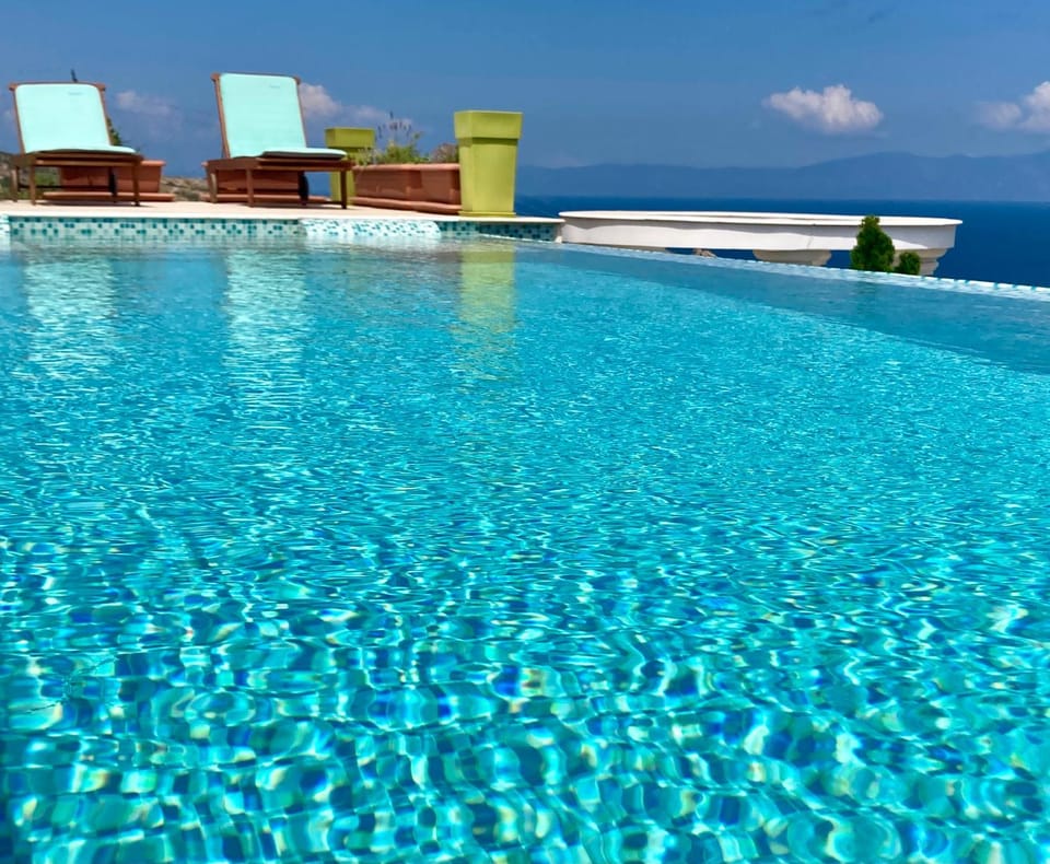 Day, Natural landscape, Pool view, Sea view, Swimming pool, sunbed