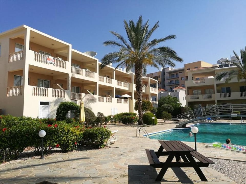 Property building, Garden, Balcony/Terrace, Swimming pool