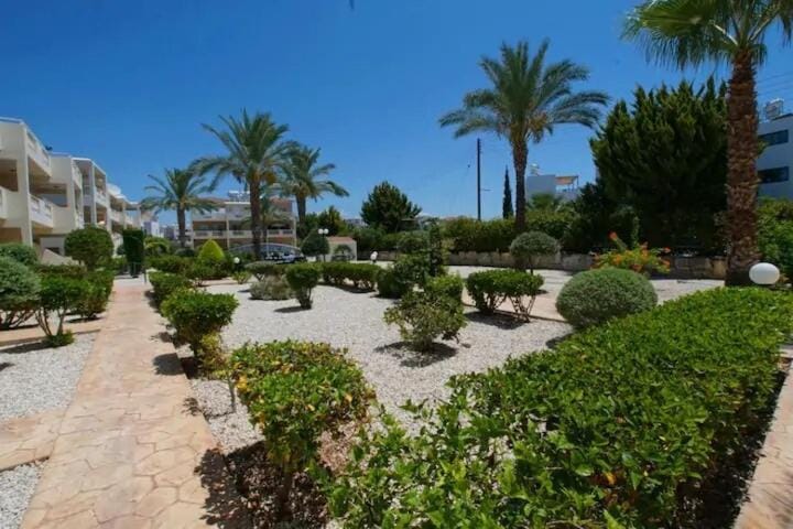 Property building, Garden, Garden, Balcony/Terrace, Swimming pool
