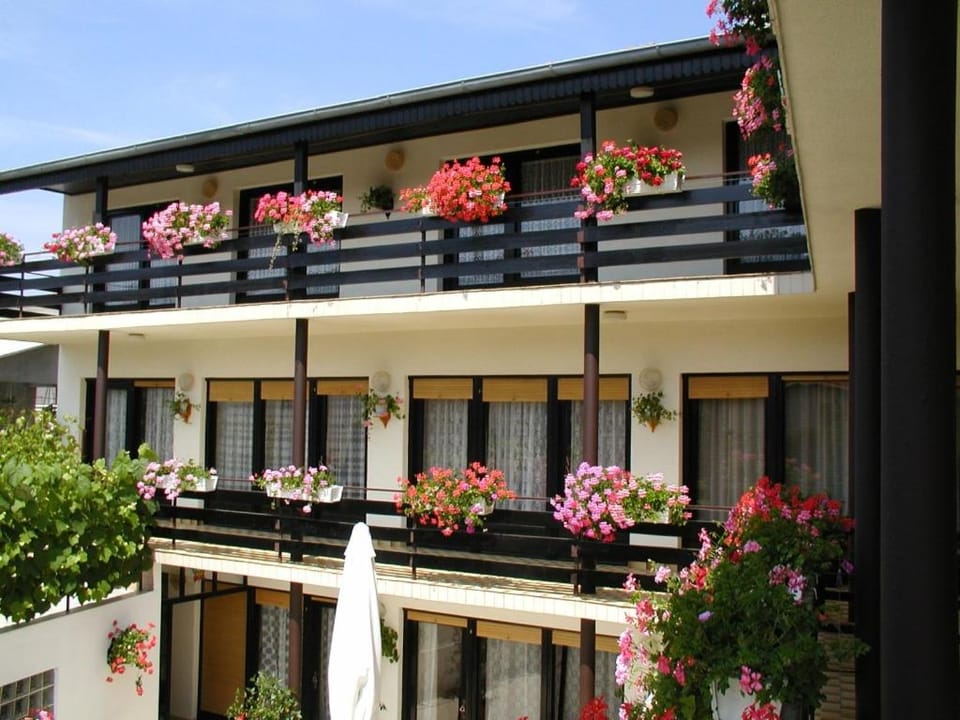Property building, Facade/entrance, Off site