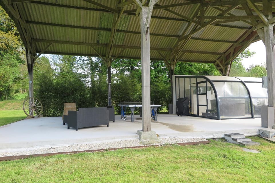 Patio, BBQ facilities