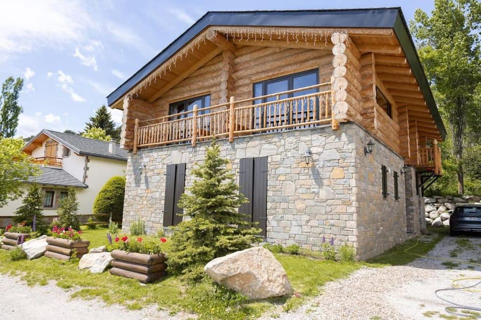 Property building, Facade/entrance, Garden