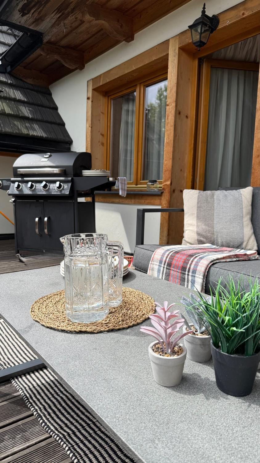 Patio, Day, BBQ facilities