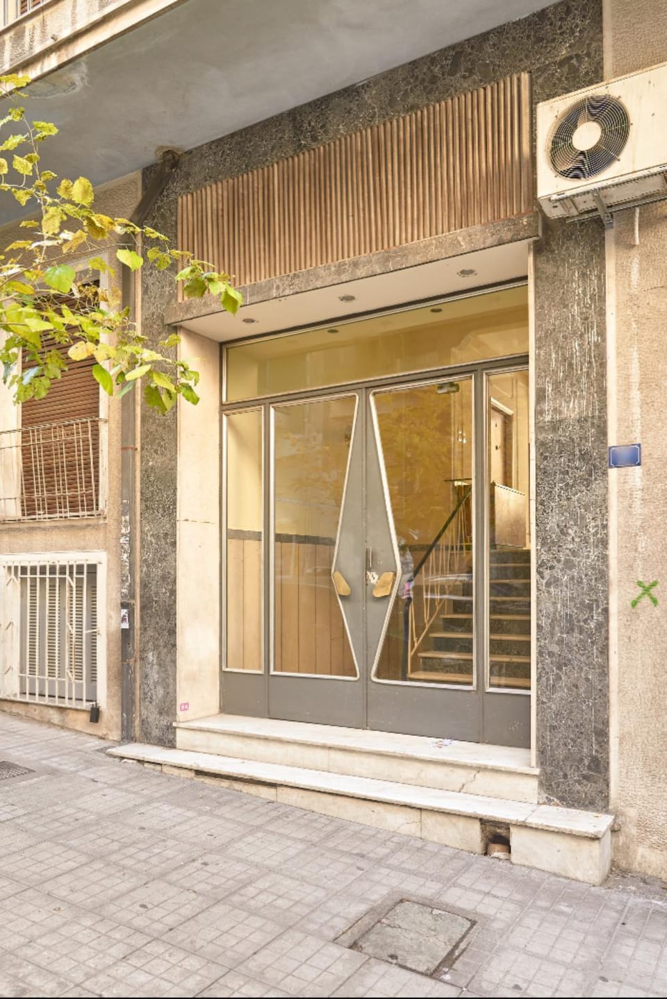 Property building, Facade/entrance, Day
