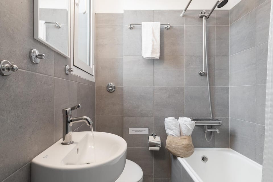 Bathroom, Bath