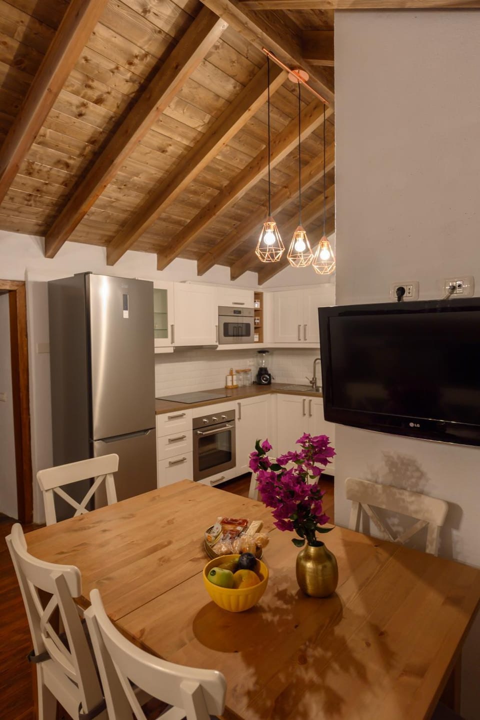 TV and multimedia, Kitchen or kitchenette, Living room, Dining area
