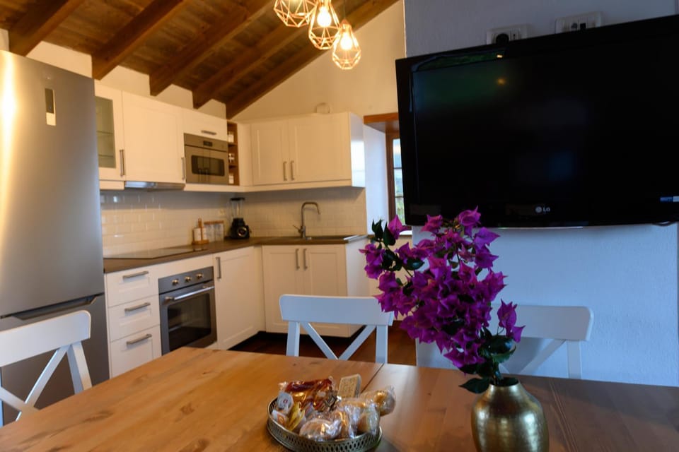TV and multimedia, Kitchen or kitchenette, Dining area