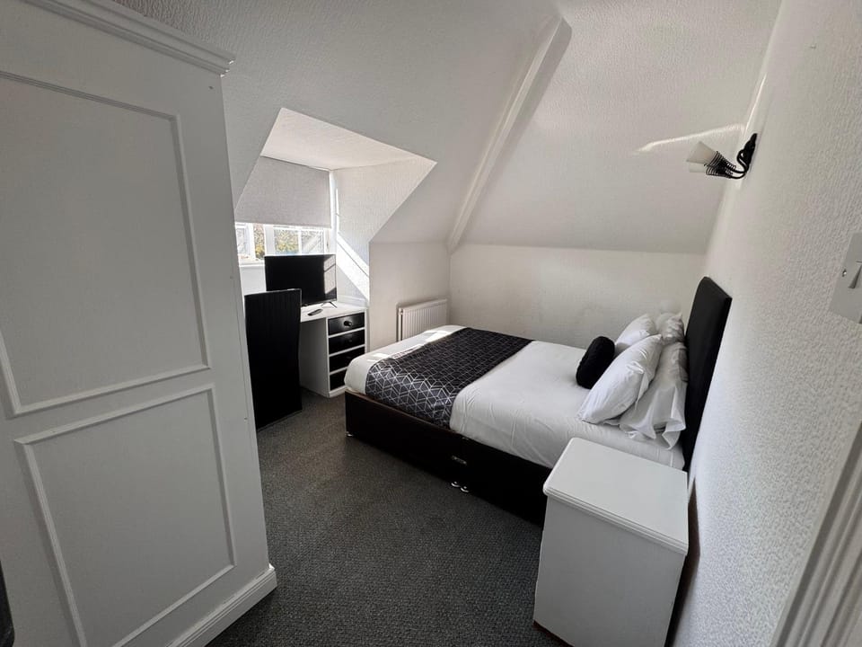 Charnwood Regency Guest House Bed and Breakfast in Loughborough