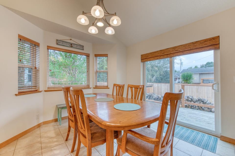 Seaglass and Agate House in Rockaway Beach