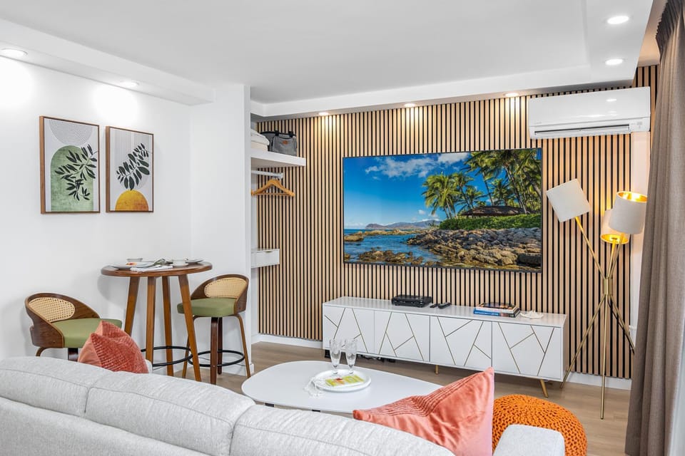 TV and multimedia, Living room, Decorative detail, Seating area, Dining area, air conditioner